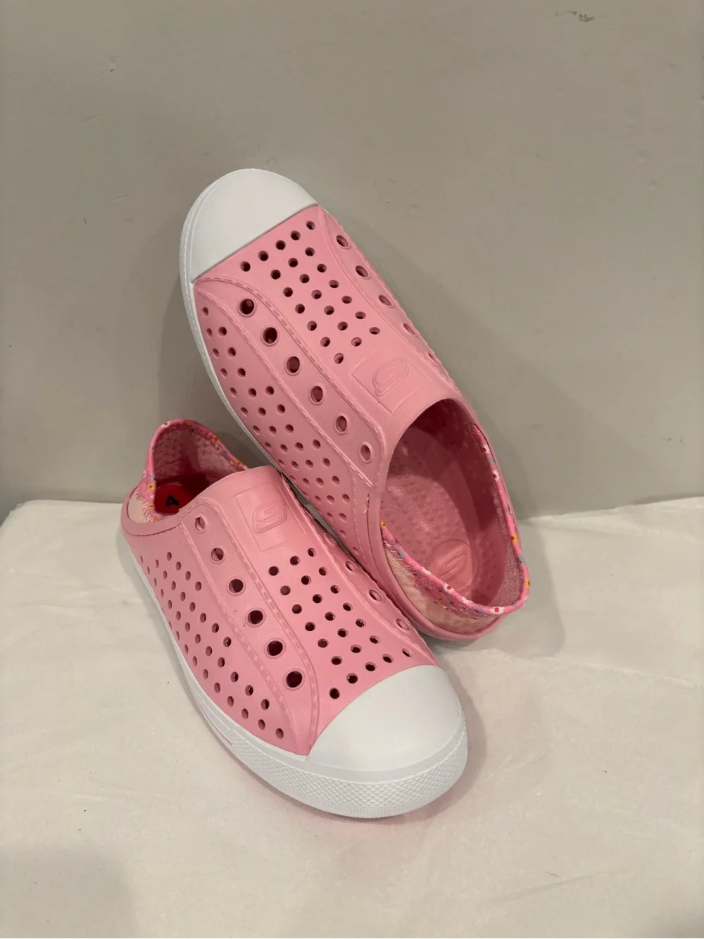 Skechers soft pink